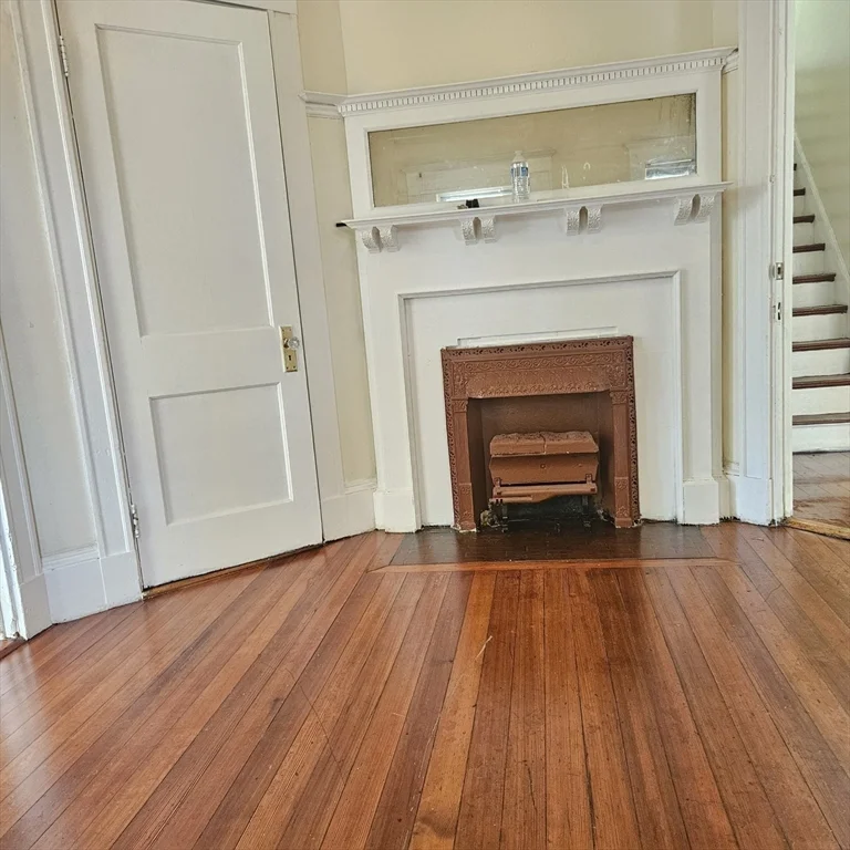 4 bed, 1 bath apartment for rent at 8 Humphreys Pl Unit 8, Boston — photo 4 of 20