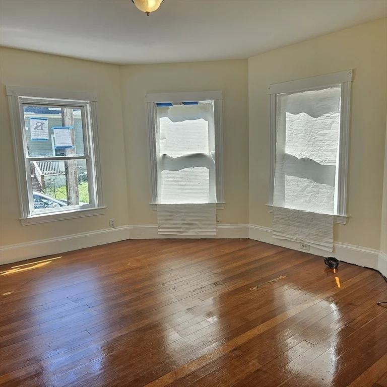 4 bed, 1 bath apartment for rent at 8 Humphreys Pl Unit 8, Boston — photo 3 of 20