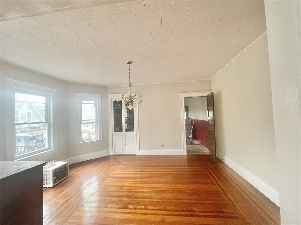 3 bed, 1 bath apartment for rent at 8 Hunnewell St Unit 2, Brighton — photo 3 of 11