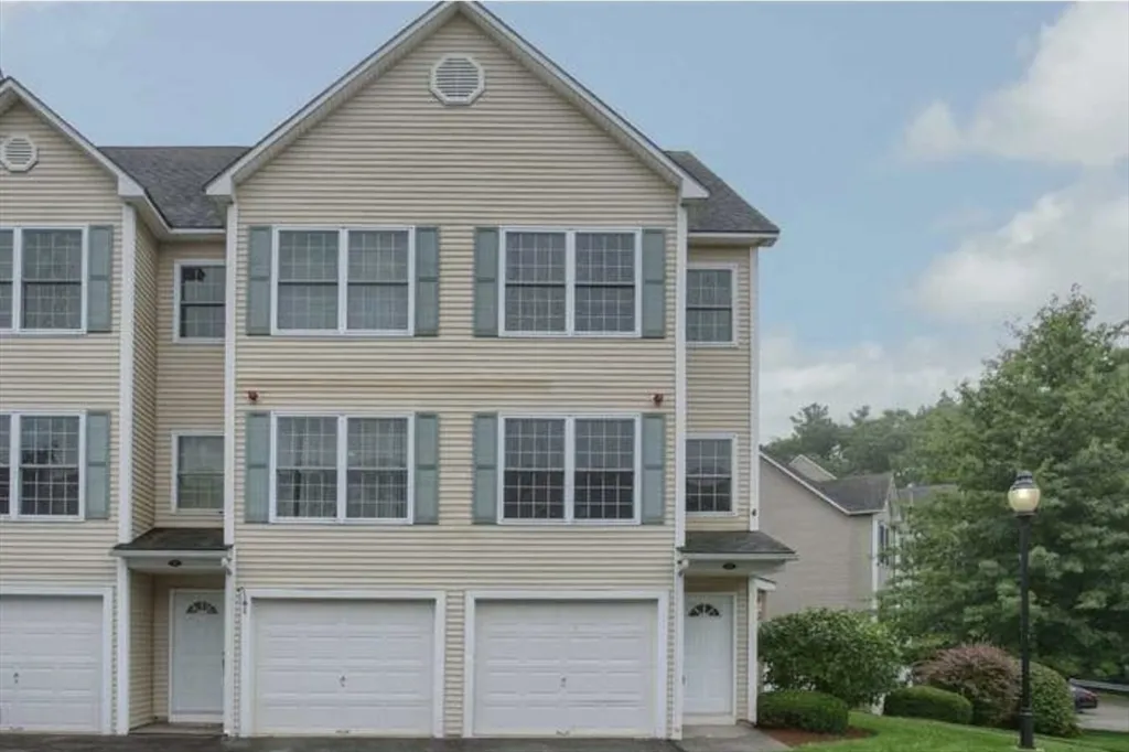 2 bed, 1 bath apartment for rent at 8 Intervale Ct Unit B, Hudson