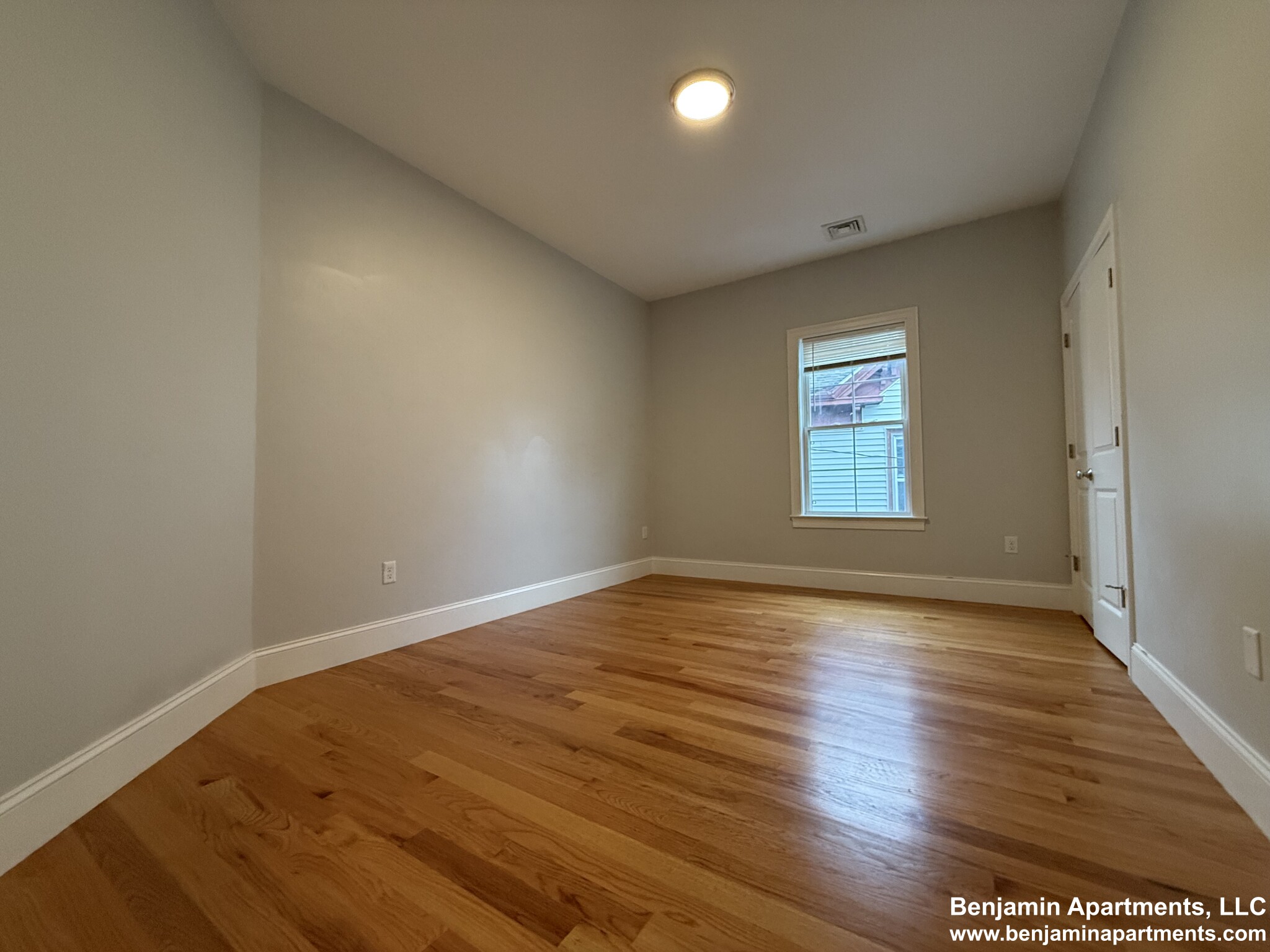4 bed, 2 bath apartment for rent at 8 Islington St Unit 1, Allston — photo 13 of 16