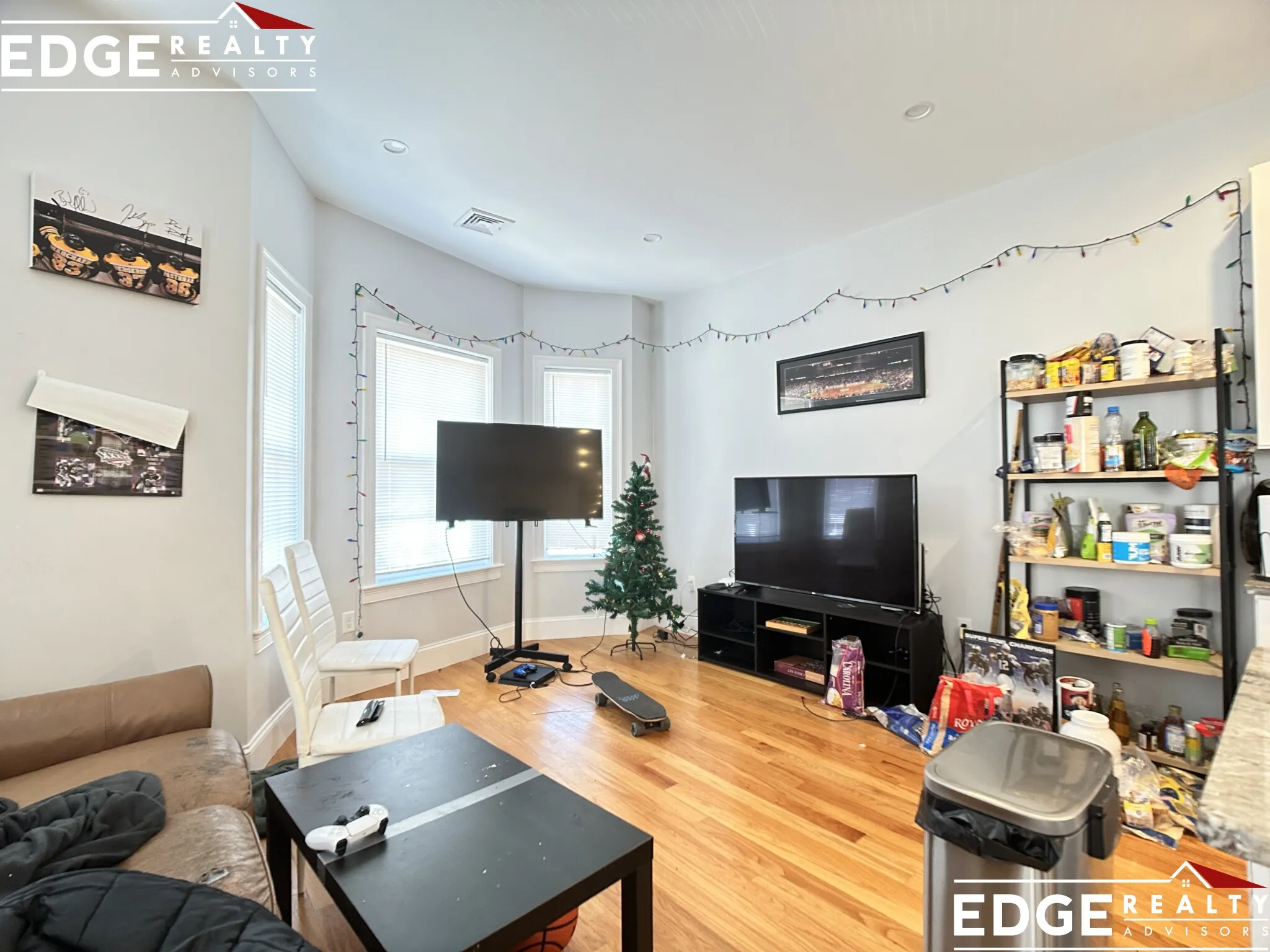 4 bed, 2 bath apartment for rent at 8 Islington St Unit 2, Allston — photo 3 of 9