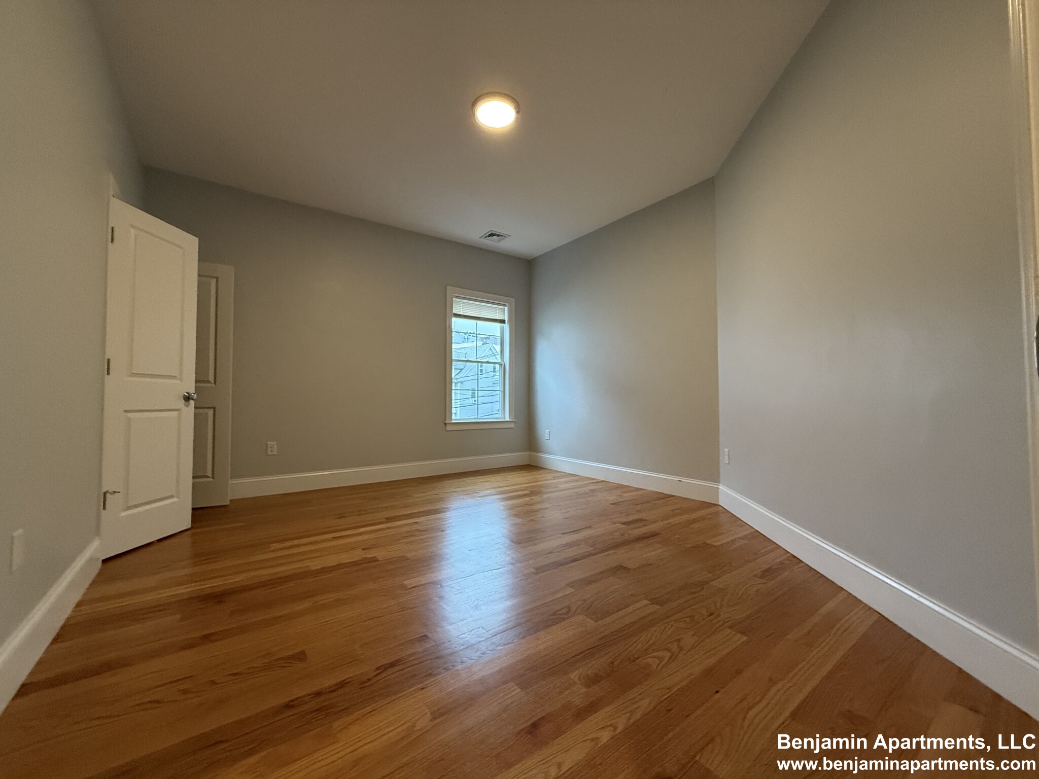 4 bed, 2 bath apartment for rent at 8 Islington St Unit 8, Allston — photo 10 of 15