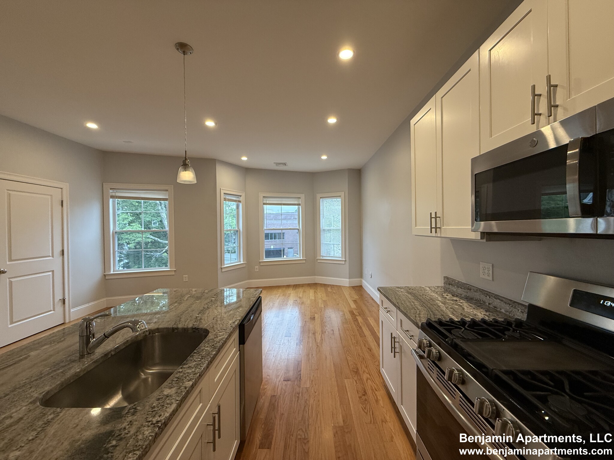 4 bed, 2 bath apartment for rent at 8 Islington St Unit A, Allston — photo 5 of 15