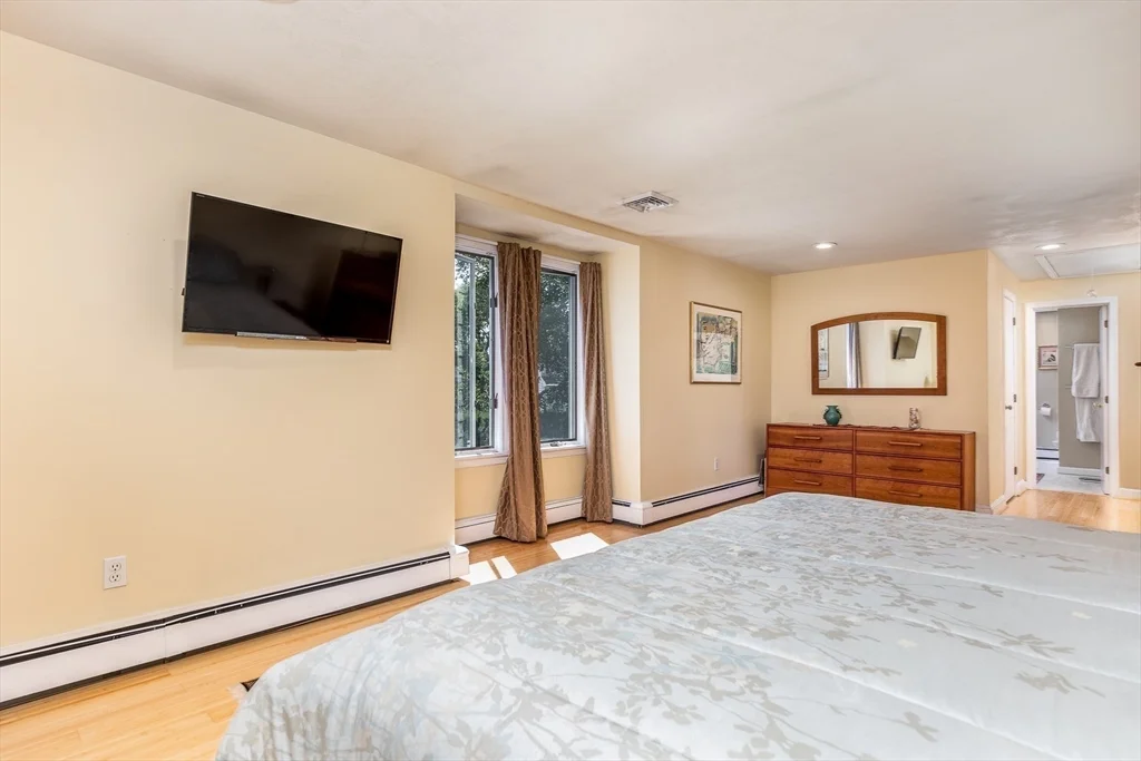 4 bed, 3 bath apartment for rent at 8 Jackson Rd, Marblehead — photo 21 of 38