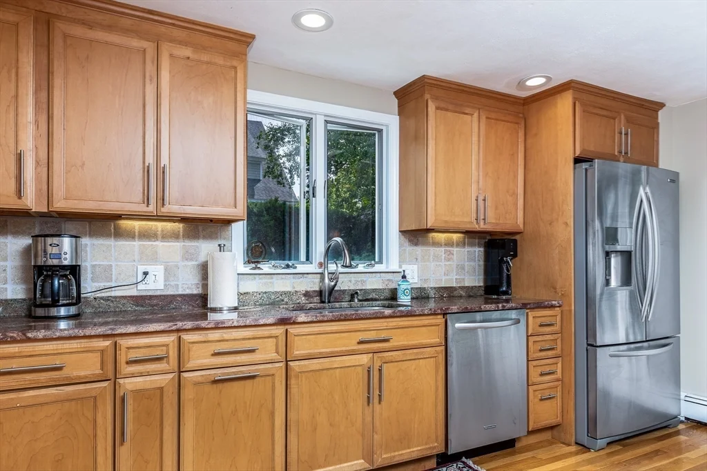 4 bed, 3 bath apartment for rent at 8 Jackson Rd, Marblehead — photo 13 of 38