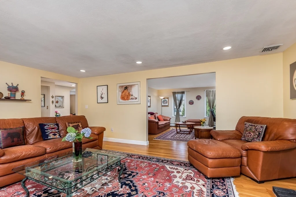 4 bed, 3 bath apartment for rent at 8 Jackson Rd, Marblehead — photo 8 of 38
