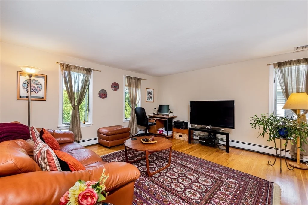 4 bed, 3 bath apartment for rent at 8 Jackson Rd, Marblehead — photo 10 of 38