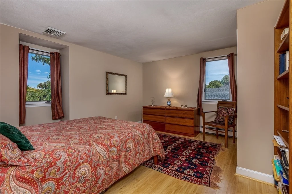 4 bed, 3 bath apartment for rent at 8 Jackson Rd, Marblehead — photo 24 of 38