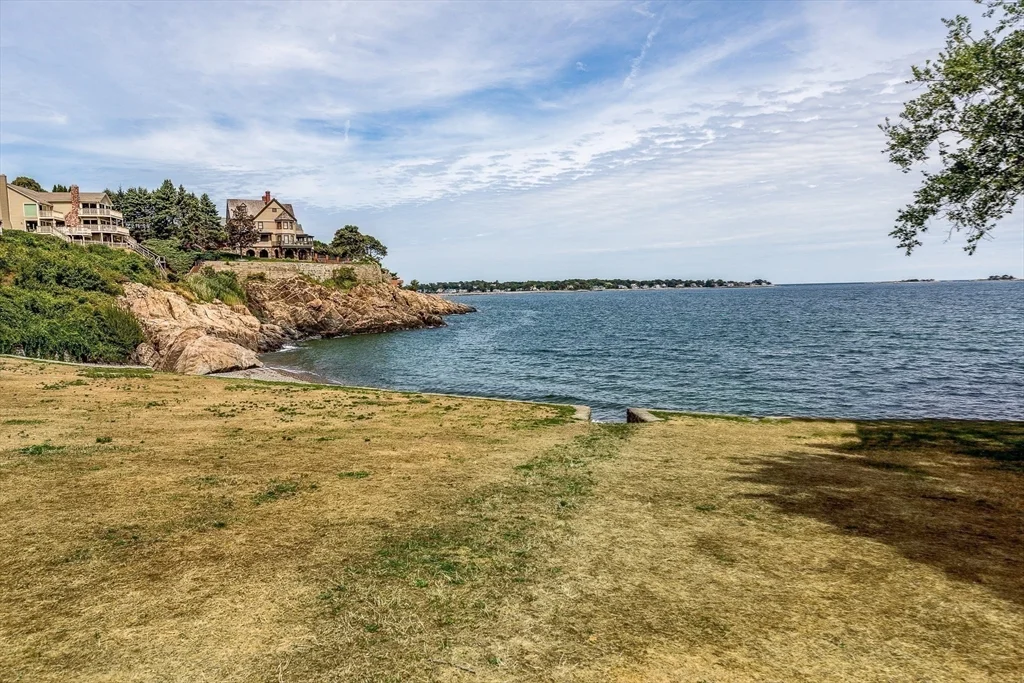 4 bed, 3 bath apartment for rent at 8 Jackson Rd, Marblehead