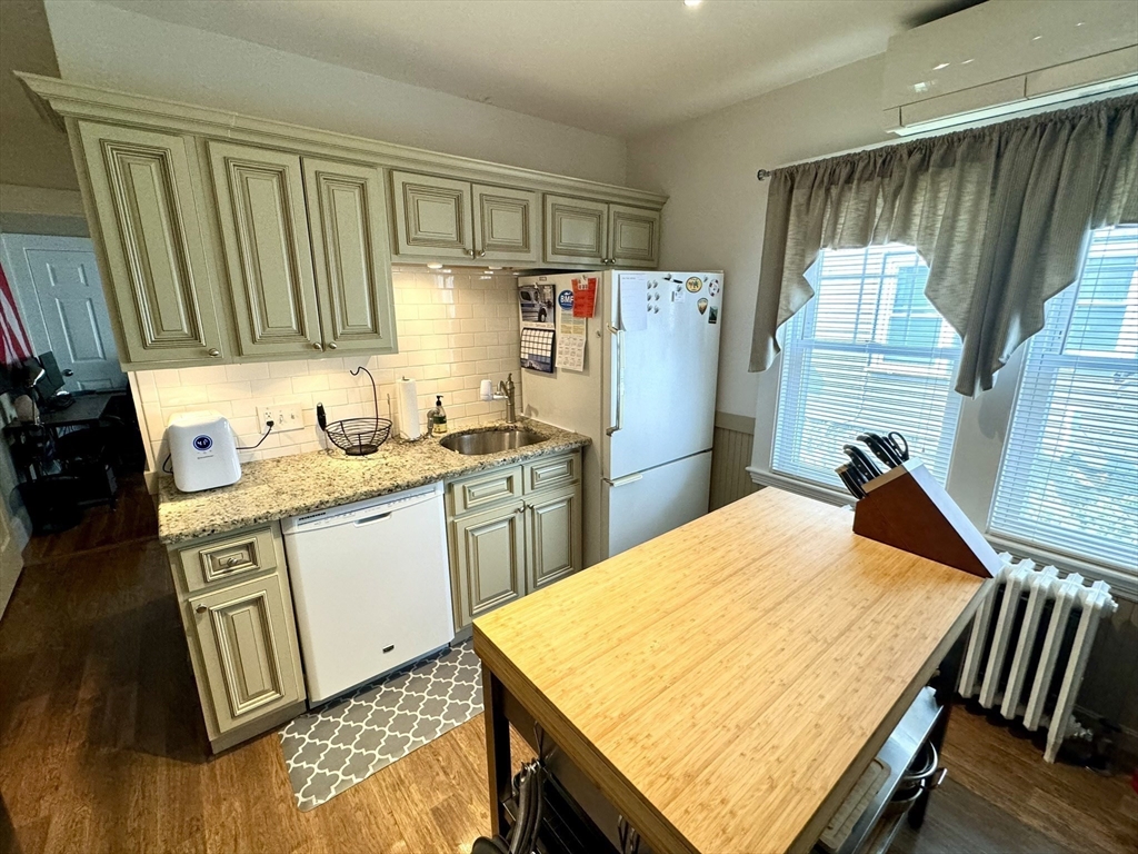 2 bed, 1 bath apartment for rent at 8 Kahler Ave Unit 1, Milton — photo 4 of 31