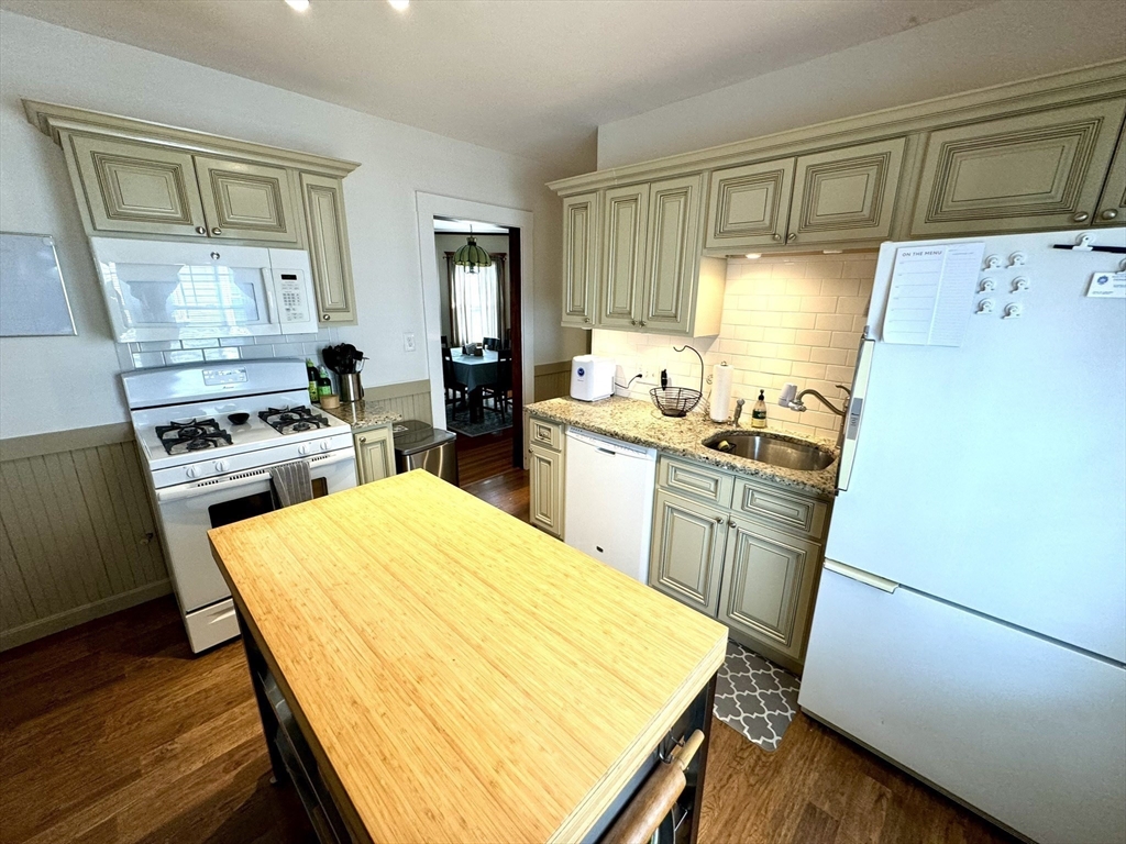 2 bed, 1 bath apartment for rent at 8 Kahler Ave Unit 1, Milton — photo 5 of 31