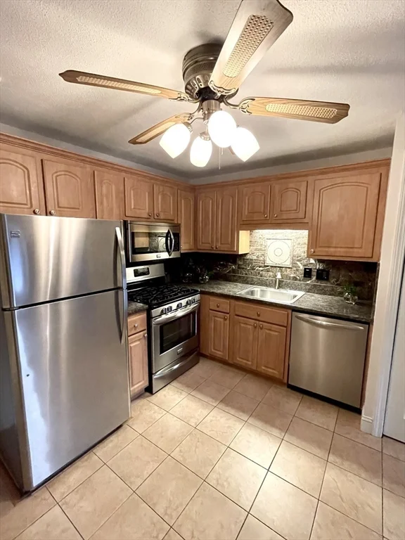2 bed, 1 bath apartment for rent at 8 Kenmar Dr Unit 58, Nutting Lake — photo 5 of 18