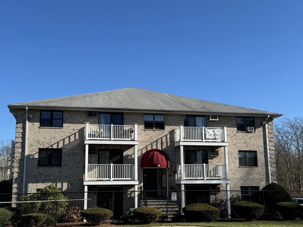 2 bed, 1 bath apartment for rent at 8 Kenmar Dr Unit 58, Nutting Lake — photo 2 of 18