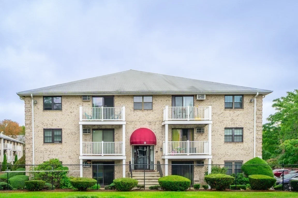 2 bed, 1 bath apartment for rent at 8 Kenmar Dr Unit 64, Billerica