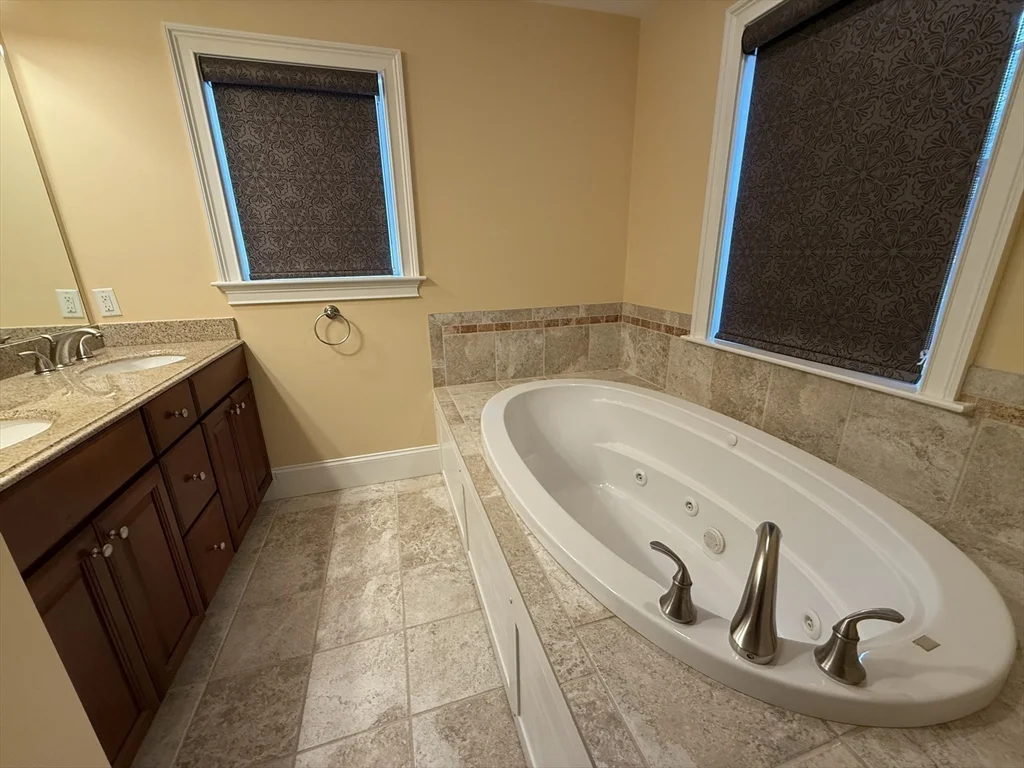 5 bed, 3 bath apartment for rent at 8 Kenneth Unit 8, Newton — photo 8 of 21