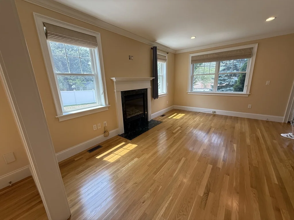 5 bed, 3 bath apartment for rent at 8 Kenneth Unit 8, Newton — photo 4 of 21