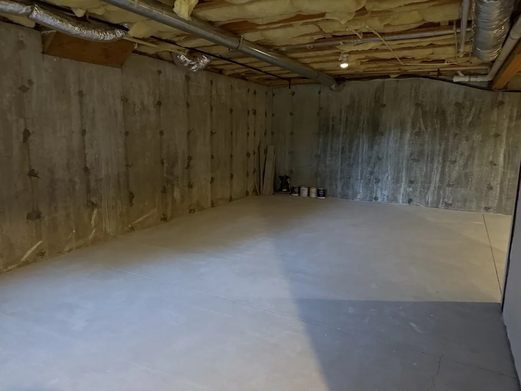 5 bed, 3 bath apartment for rent at 8 Kenneth Unit 8, Newton — photo 18 of 21