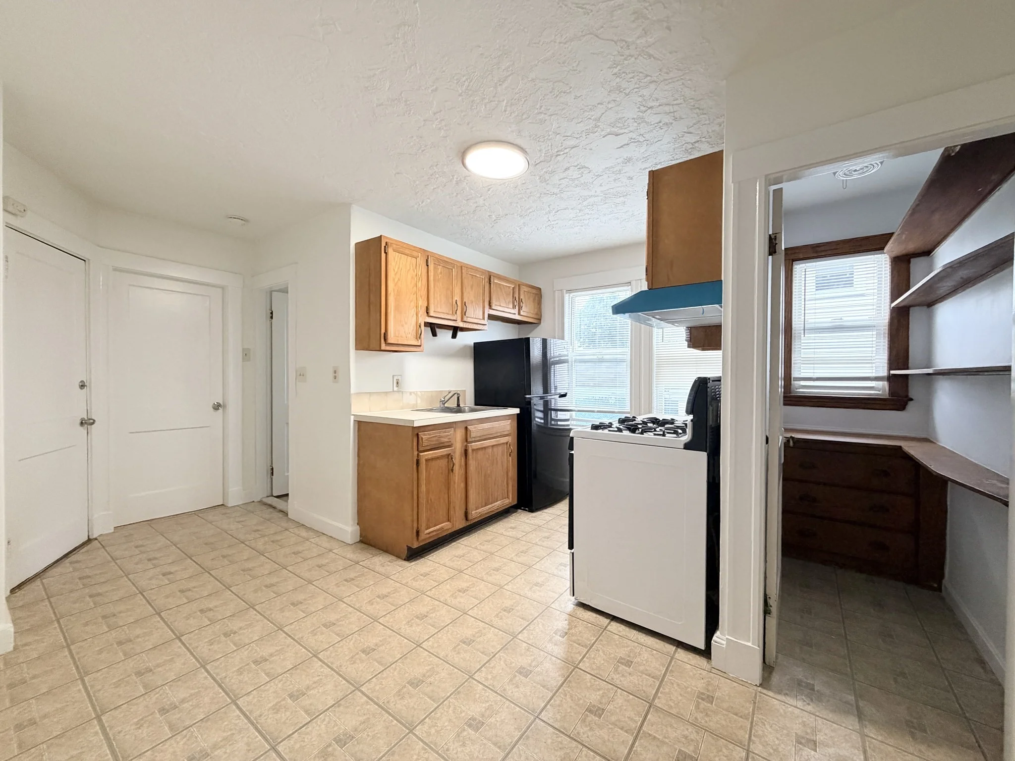 1 bed, 1 bath apartment for rent at 8 Kent St Unit 1R, Quincy — photo 5 of 10