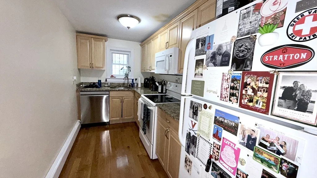 1 bed, 1 bath apartment for rent at 8 Kenwood St Unit B, Cambridgeport — photo 4 of 10