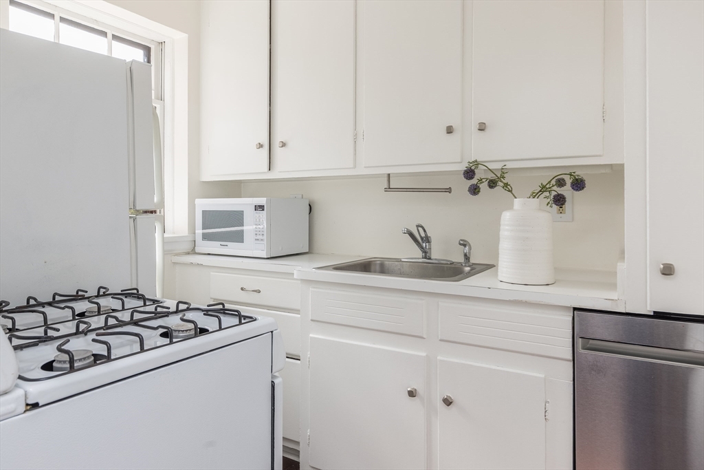 2 bed, 1 bath apartment for rent at 8 Kilsyth Rd Unit 43, Brighton — photo 5 of 12