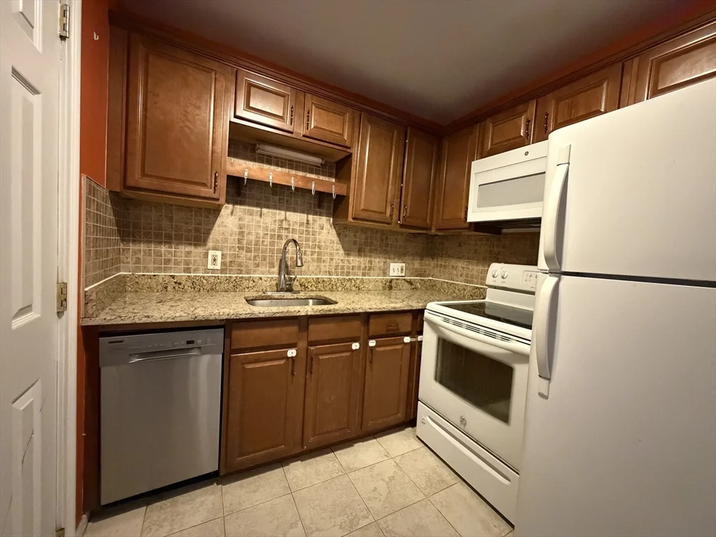 2 bed, 1 bath apartment for rent at 8 Kittredge St Unit 6, Roslindale — photo 1 of 11
