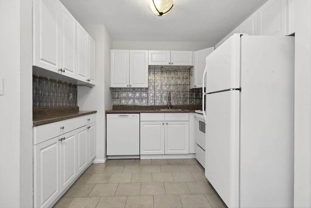 2 bed, 1 bath apartment for rent at 8 Kittredge Unit 10, Roslindale — photo 3 of 9