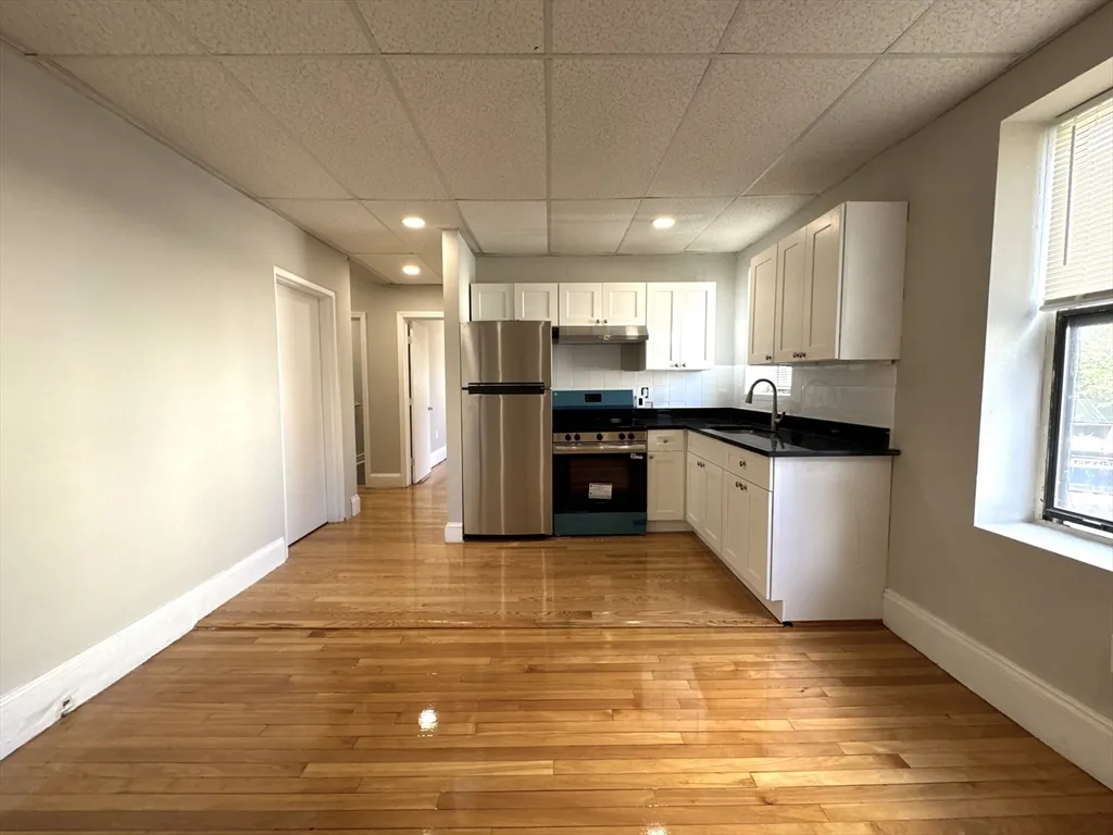 1 bed, 1 bath apartment for rent at 8 Langmaid Ave Unit 4, Winter Hill