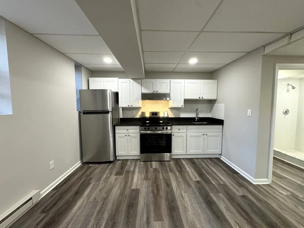 Studio bed, 1 bath apartment for rent at 8 Langmaid Ave Unit C3, Winter Hill — photo 3 of 7