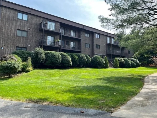 2 bed, 2 bath apartment for rent at 8 Ledgewood Way Unit 10, Peabody — photo 1 of 23