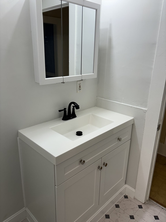 3 bed, 1 bath apartment for rent at 8 Lee Unit 2, WPI — photo 6 of 15