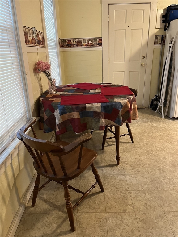 3 bed, 1 bath apartment for rent at 8 Lee Unit 2, WPI — photo 3 of 15