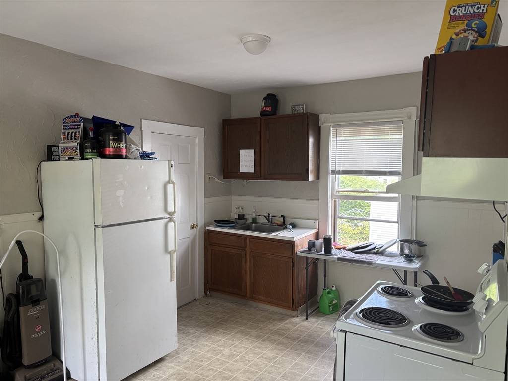 3 bed, 1 bath apartment for rent at 8 Lee Unit 2, WPI — photo 13 of 15