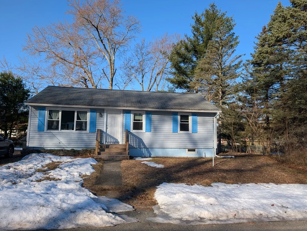 3 bed, 1 bath apartment for rent at 8 Linda Circuit, Grafton — photo 1 of 15