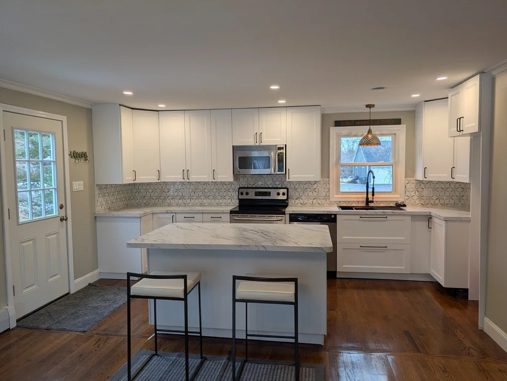 3 bed, 1 bath apartment for rent at 8 Linda Circuit, Grafton — photo 3 of 15