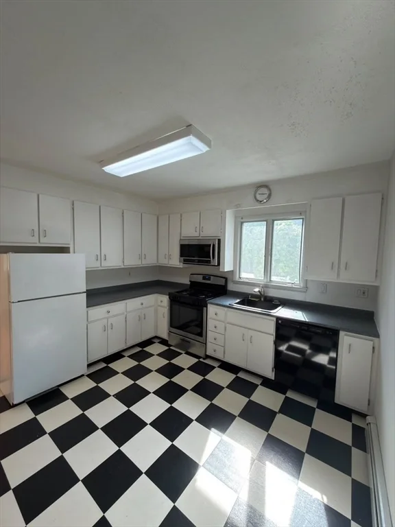2 bed, 1 bath apartment for rent at 8 Linden St Unit 1, Watertown — photo 7 of 13