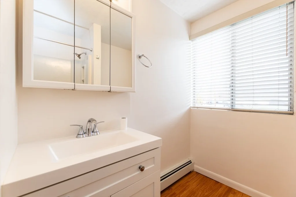 1 bed, 1 bath apartment for rent at 8 Longwood Dr Unit 4, Andover — photo 6 of 11