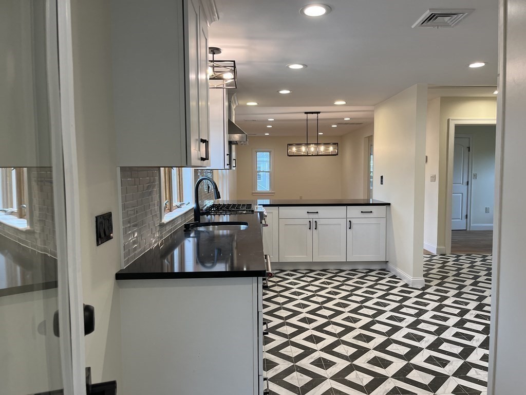 3 bed, 1 bath apartment for rent at 8 Lyman Ave Unit 2, Medford — photo 4 of 18