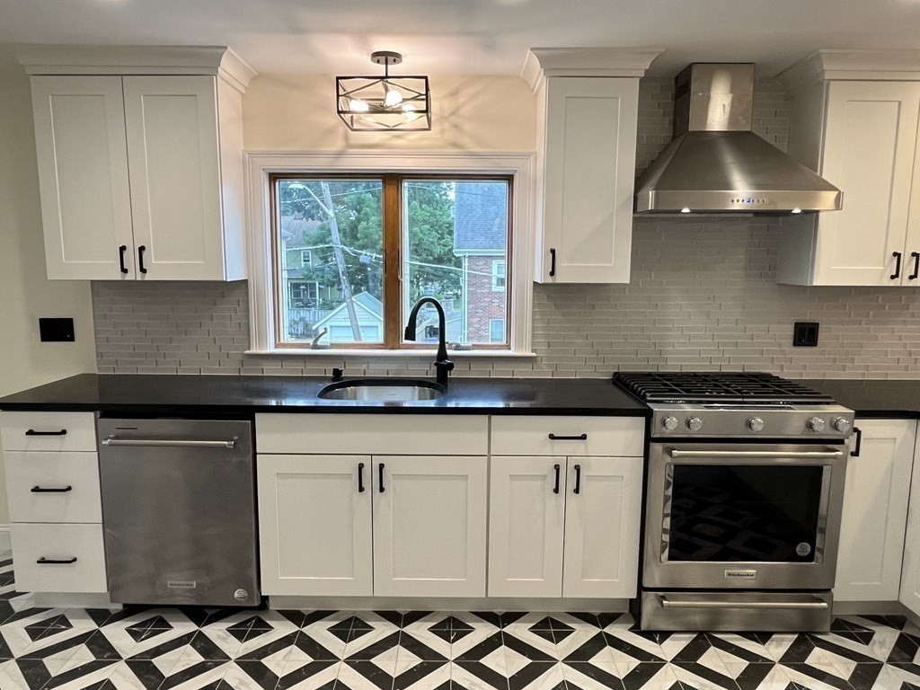 3 bed, 1 bath apartment for rent at 8 Lyman Ave Unit 2, Medford