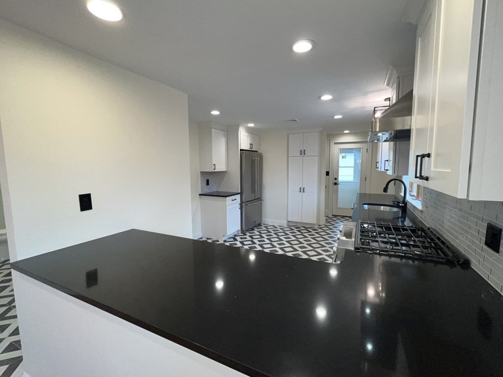 3 bed, 1 bath apartment for rent at 8 Lyman Ave Unit 2, Medford — photo 5 of 18