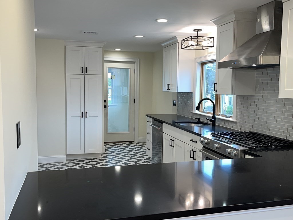 3 bed, 1 bath apartment for rent at 8 Lyman Ave Unit 2, Medford — photo 6 of 18