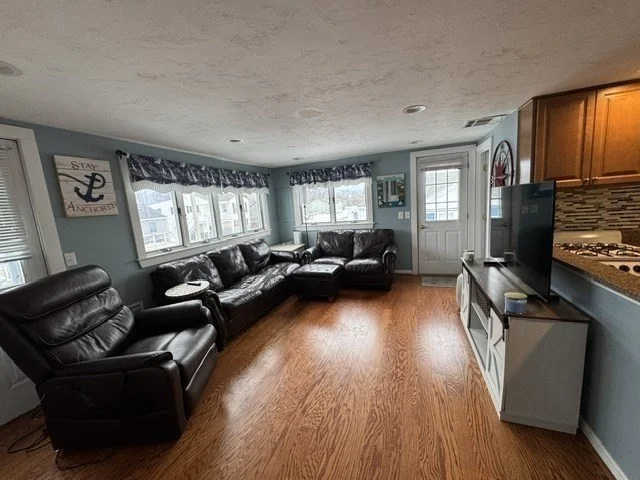 3 bed, 1 bath apartment for rent at 8 Macarthur Ln Unit 8, Marshfield — photo 3 of 11