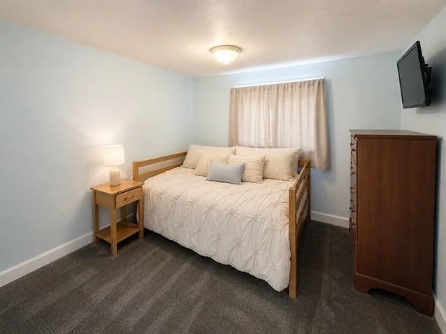 3 bed, 1 bath apartment for rent at 8 Macarthur Ln Unit 8, Marshfield — photo 8 of 11