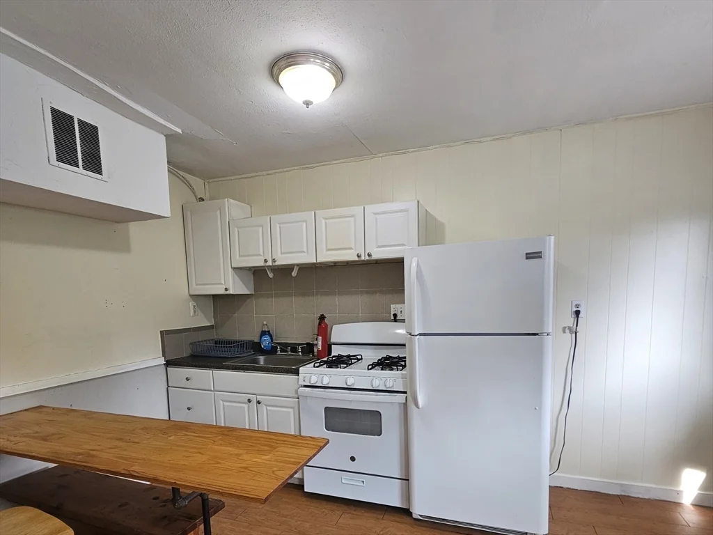 1 bed, 1 bath apartment for rent at 8 Main St Unit 1, Bryantville — photo 3 of 10