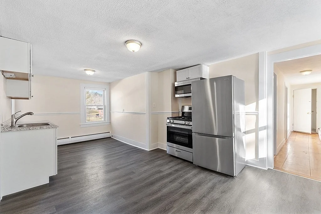 3 bed, 1 bath apartment for rent at 8 Main St Unit 2 R, Pepperell — photo 4 of 13