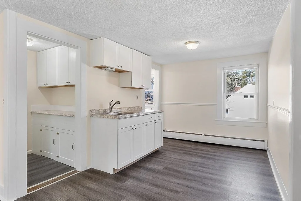 3 bed, 1 bath apartment for rent at 8 Main St Unit 2 R, Pepperell — photo 5 of 13