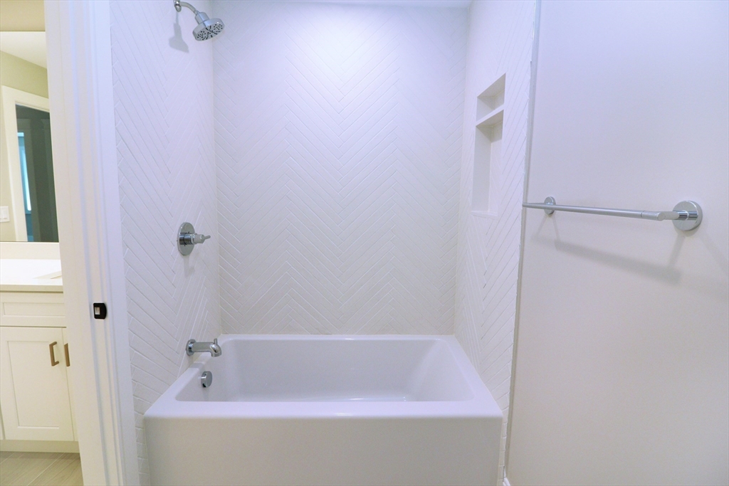 4 bed, 3 bath apartment for rent at 8 Malden Unit 8, Natick — photo 23 of 38