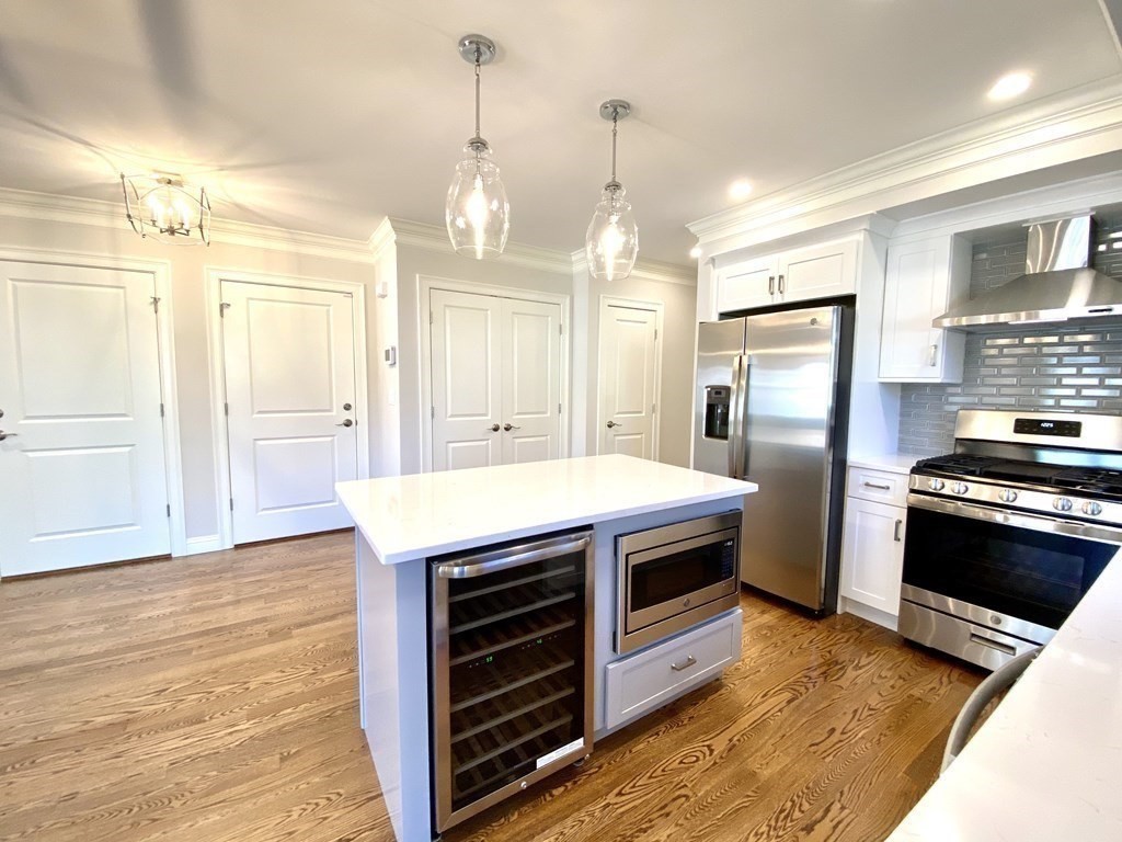 2 bed, 2 bath apartment for rent at 8 Maplewood St Unit A, West Roxbury — photo 2 of 25