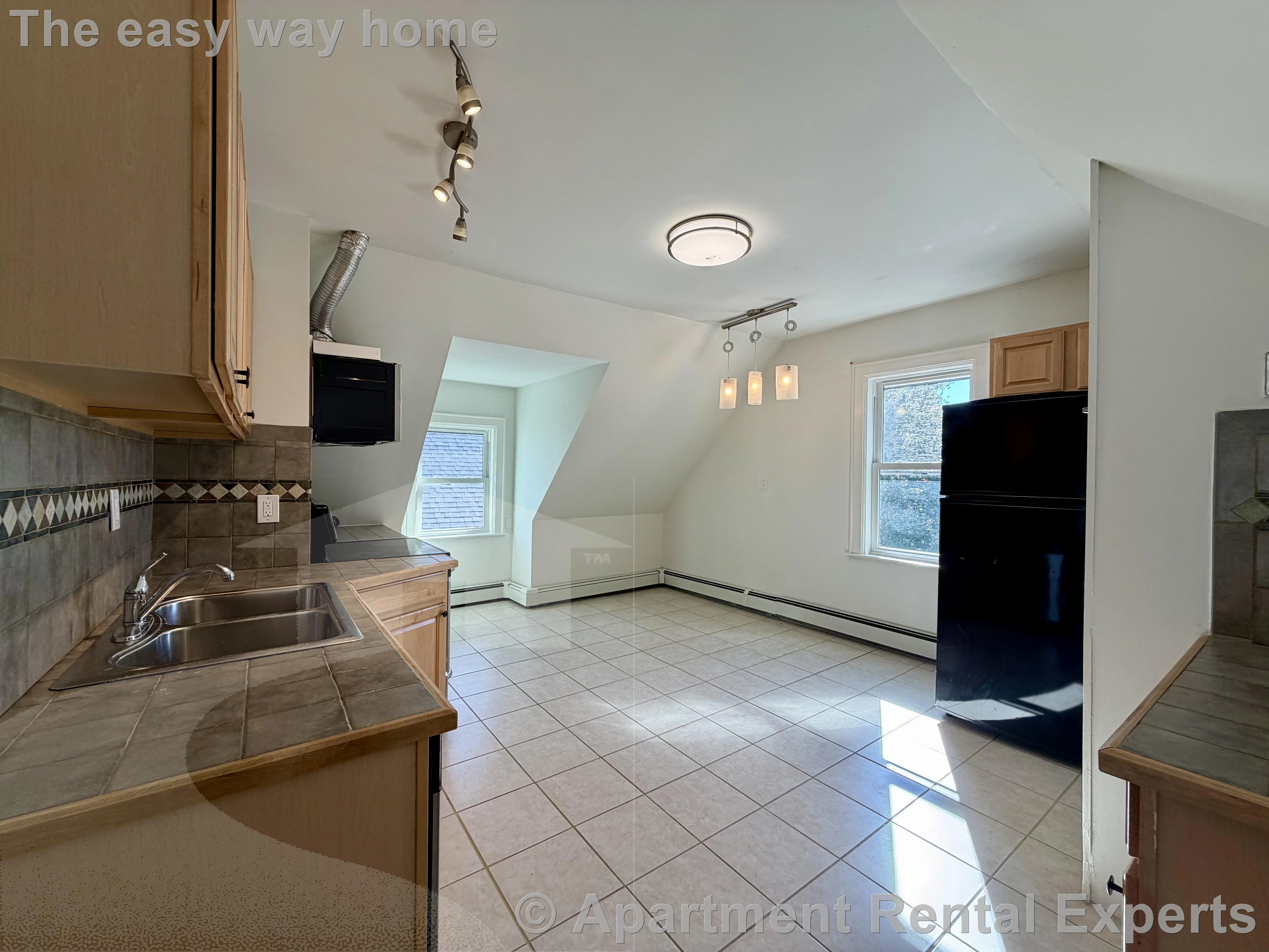 2 bed, 1 bath apartment for rent at 8 Marbury Terr Unit 3, Jamaica Plain — photo 3 of 16