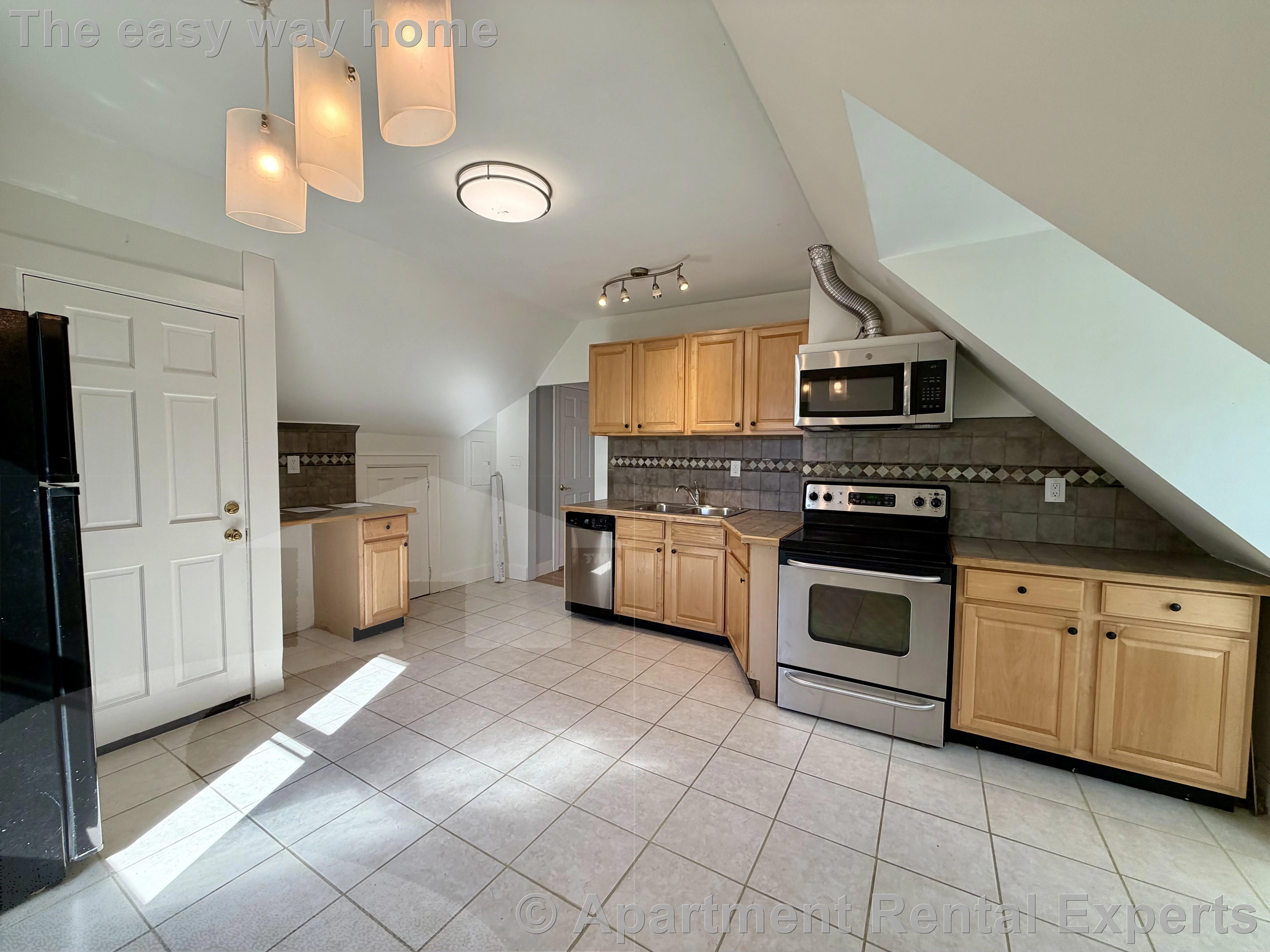 2 bed, 1 bath apartment for rent at 8 Marbury Terr Unit 3, Jamaica Plain — photo 2 of 16